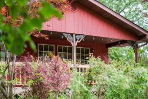 Peaceful Cabin near Pigeon Forge & National Park